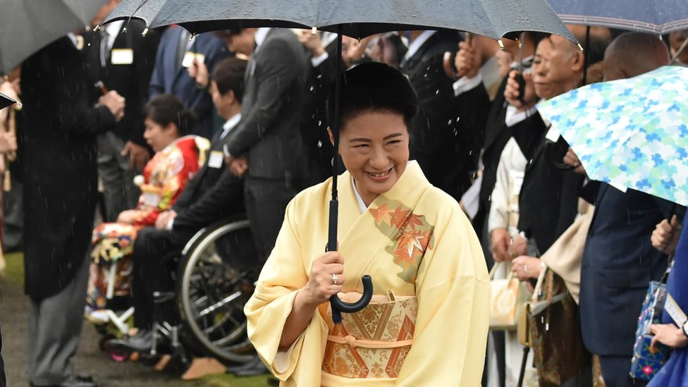 Crown Princess Masako greets guests at a garden party in Tokyo, 9 November 2018