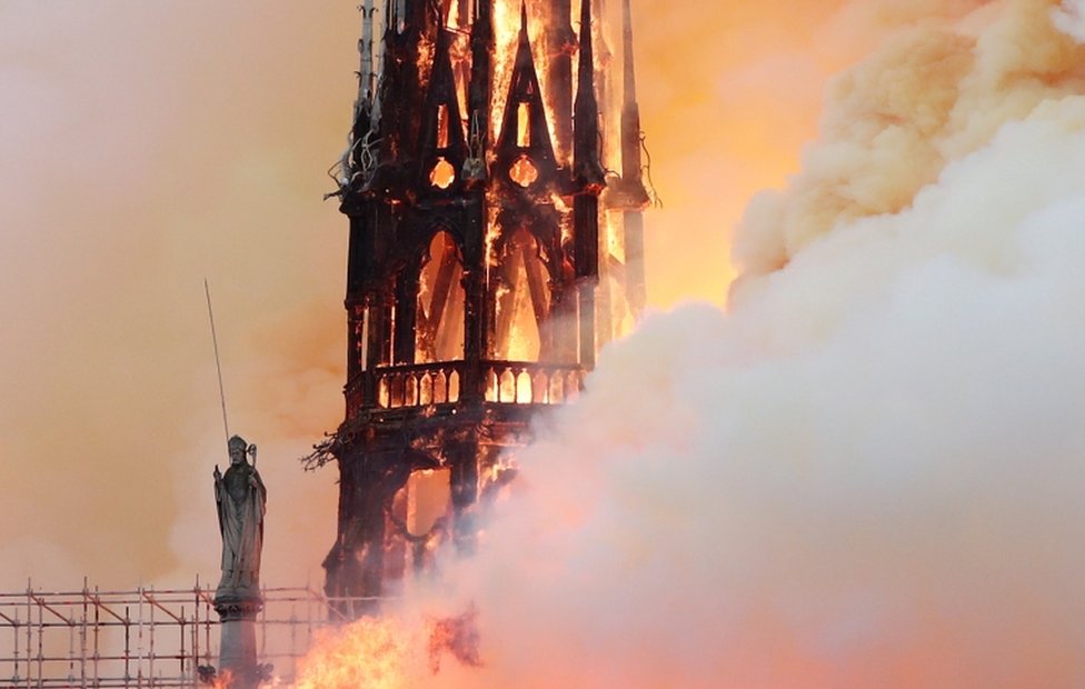 Scene of blaze in Paris