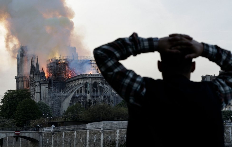 Scene of blaze in Paris