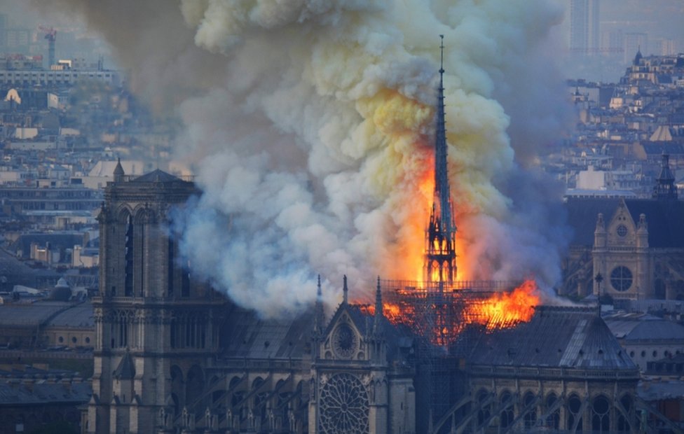 Scene of blaze in Paris