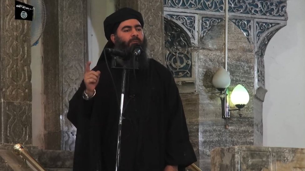 Baghdadi addressing crowd in Mosul, 2014