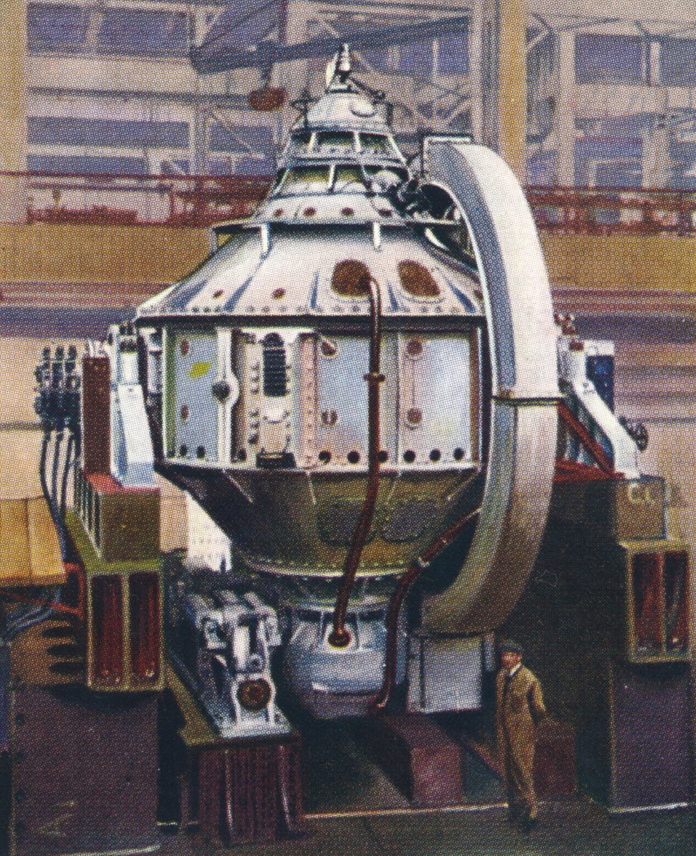 A cigarette card illustration of a gyrocompass built by the Sperry Gyroscope Company, from a 1938 series called 