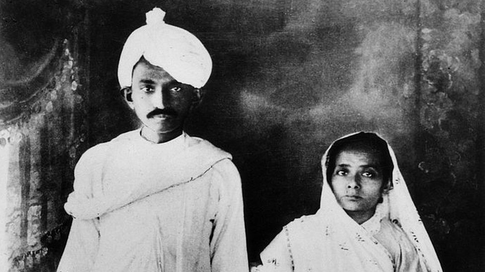 Mahatma Gandhi posing next to his wife Kasturba. India, 1915