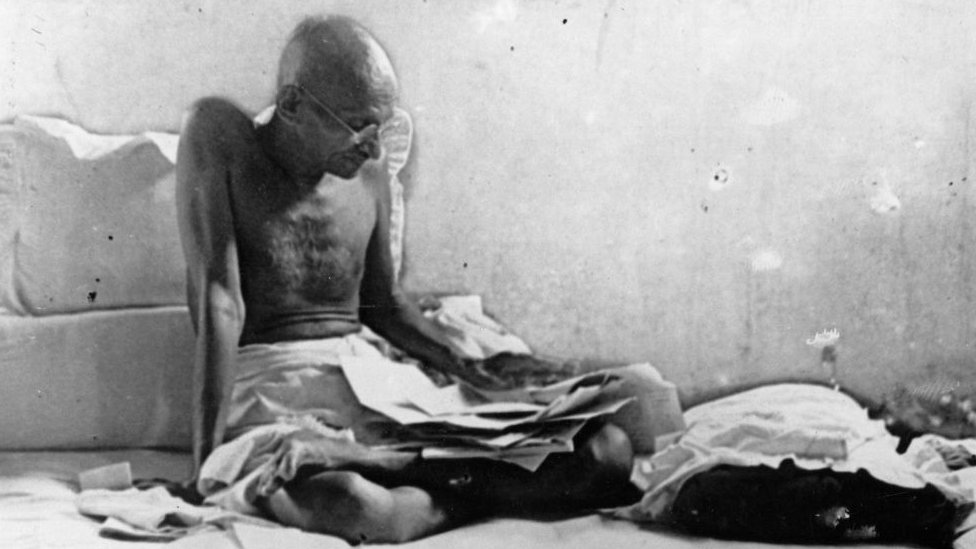 Indian statesman Mahatma Gandhi (Mohandas Karamchand Gandhi, 1969 - 1948) fasts in protest against British rule after his release from prison in Poona, India