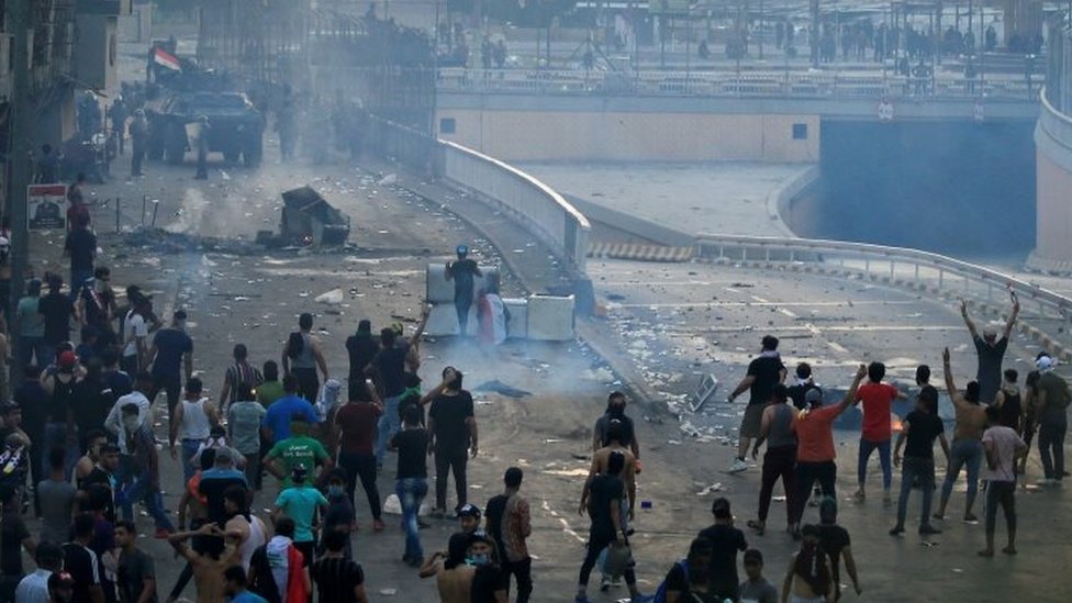 Protesters confront security forces in Baghdad, Iraq (2 October 2019)