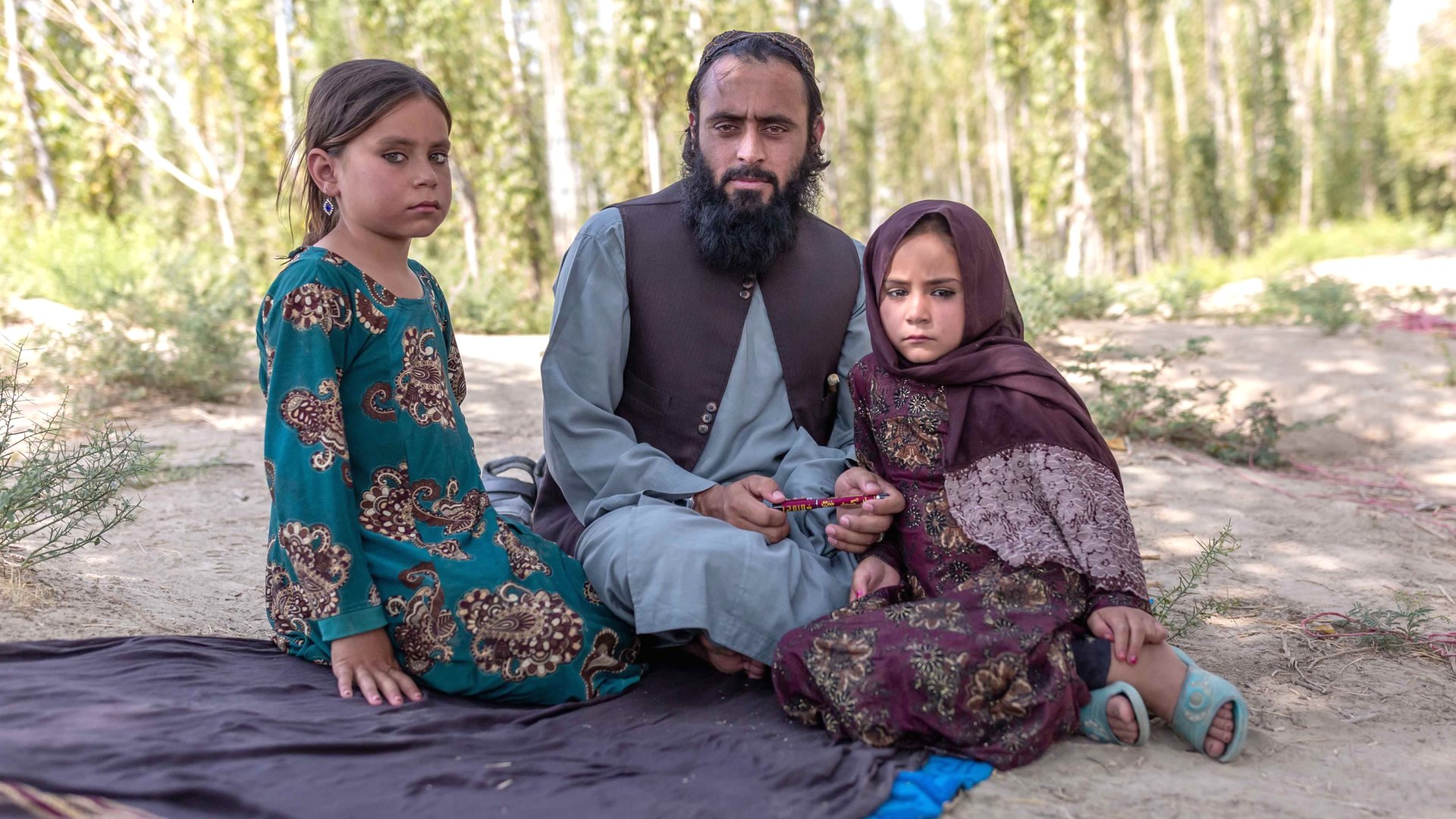 Qari Sayed Muhammed with his daughters