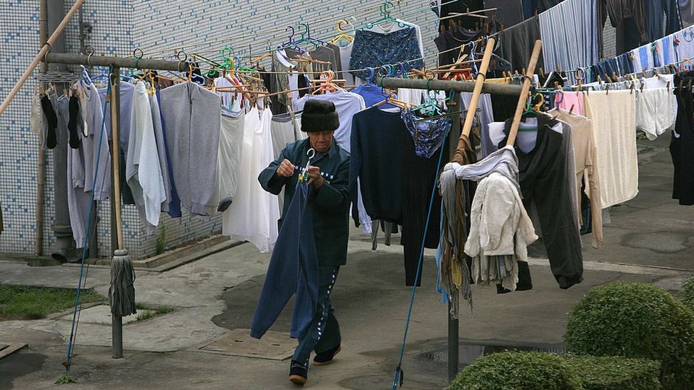 A foreign inmate dries clothes at Shanghai Qingpu prison in 2006