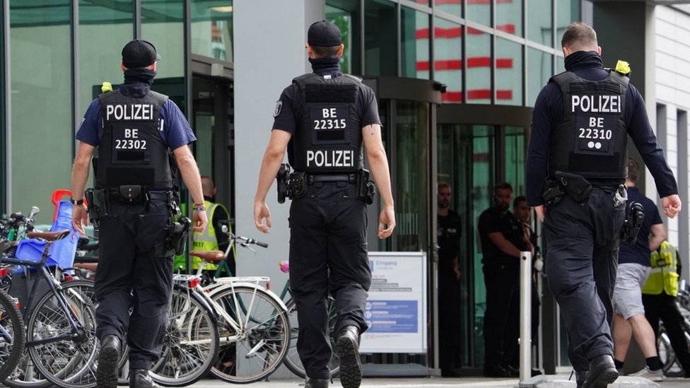 Police at Charité hospital, 24 Aug 20