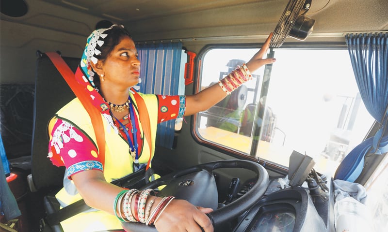 سعودی عورتیں اور تھرپارکر کی ٹرک ڈرائیور گلابن