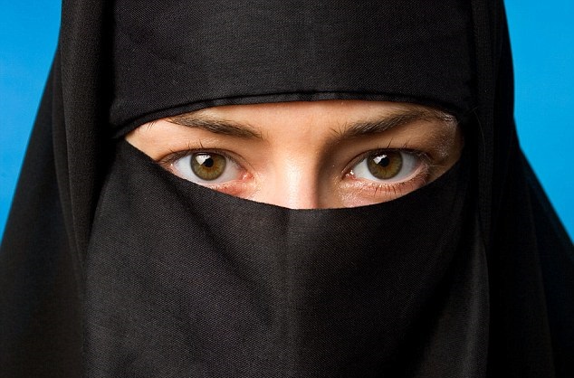 حجاب پر پابندی: میرا چہرہ میری مرضی