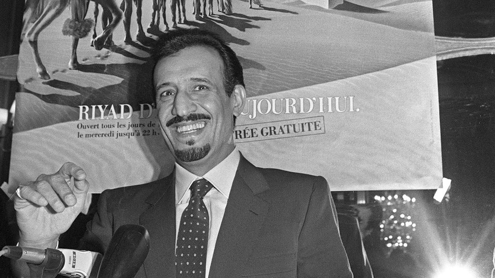 Saudi Arabia's Prince Salman bin Abdul Aziz, Governor of Riyadh Region, addresses media 05 December 1986 in Paris while he presents an exhibition on the city of Riyadh at Paris Grand Palais