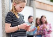بچوں سے ان کے سوشل میڈیا استعمال سے متعلق پوچھنا ضروری کیوں؟