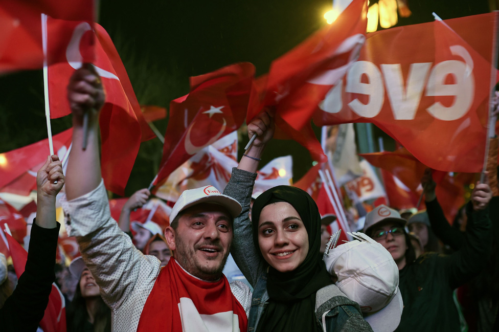 Yes camp celebrations in Istanbul, 16 Apr 17