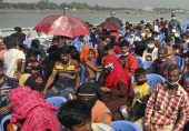 بنگلہ دیش نے روہنگیا پناہ گزینوں کو غیر آباد جزیرے پر منتقل کرنا شروع کر دیا