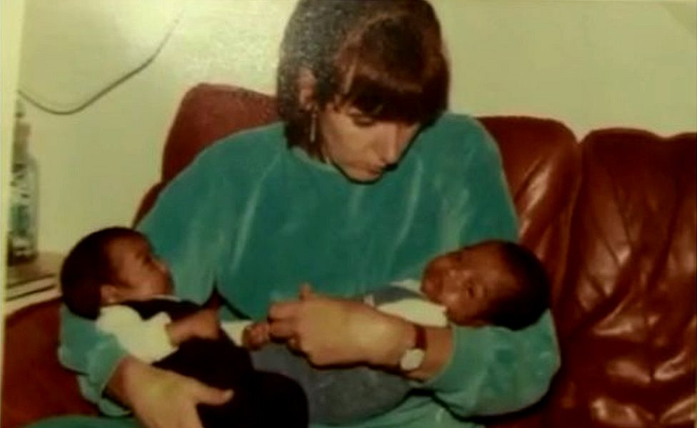 Nimal Samantha (R) with his twin brother, Djoeri Sanjeewa, and their adopted mother