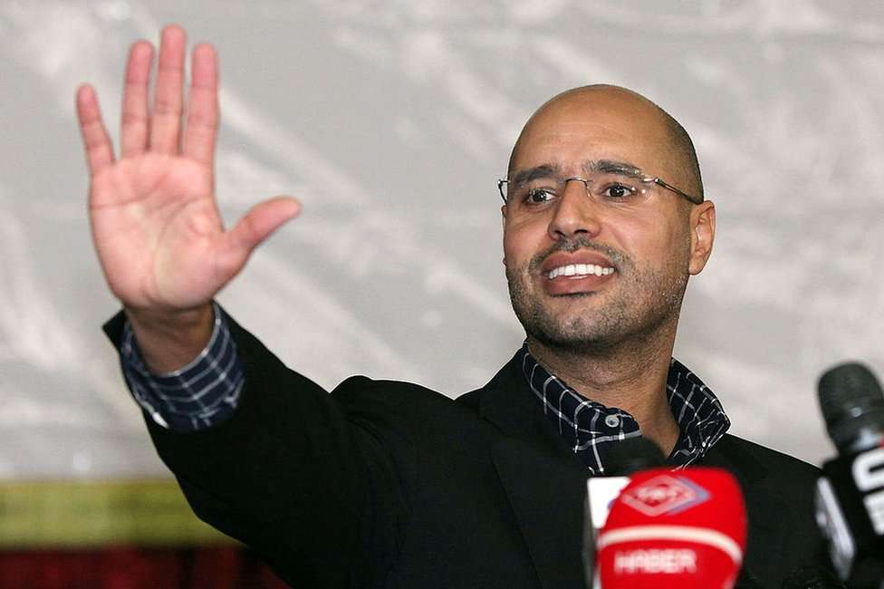 Seif al-Islam Kadhafi, son of Libyan strongman Moamer Kadhafi, waves during a meeting with youths on March 10, 2011 in Tripoli, after he issued a warning of 