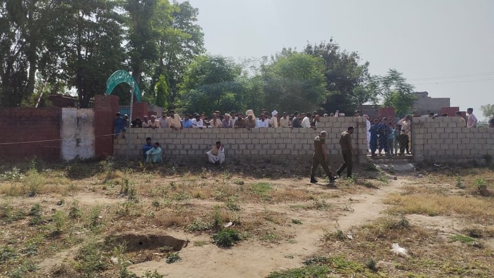 قبر، خاتون، بے حرمتی