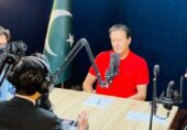 عمران خان پوڈ کاسٹ: ’خان صاحب سوشل میڈیا انفلوئنسرز اور اداکاروں کو انٹرویو دینے میں ہی خوش ہیں تاکہ ایسے بیانات دے کے آسانی سے نکل سکیں‘