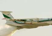 چلغوزے کے جنگلات میں آگ: ایرانی طیارے سے پانی کا چھڑکاؤ، بلوچستان میں آگ پر ’90 فیصد‘ تک قابو پا لیا گیا