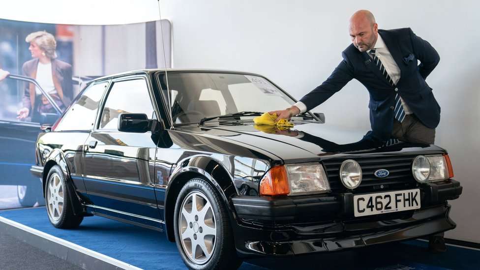 Silverstone Auctions' classic car specialist Arwel Richards polishes the 1985 Ford Escort RS Turbo