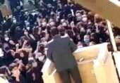 ایران احتجاج: سکول کی طالبات نے سرکاری اہلکار کو تقریر نہیں کرنے دی اور اسے ’نکل جانے‘ کا کہا