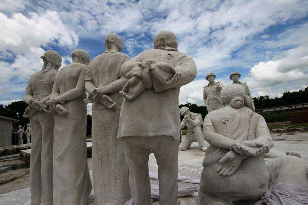 1971 - A sculpture in Meherpur showing the execution of intellectuals - banglades / East Pakistan