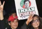 عمران خان کے خلاف قائم کردہ مقدمات ان کے سیاسی کیریئر پر کیسے اثر انداز ہو سکتے ہیں؟