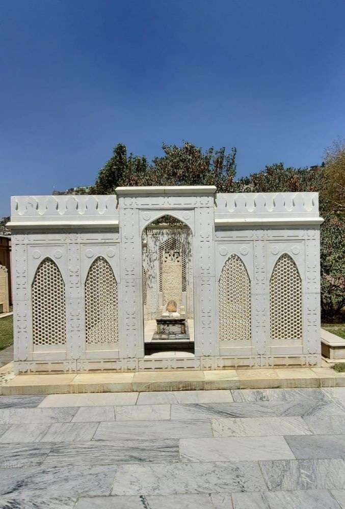 بابر کا مزار babur's mausoleum