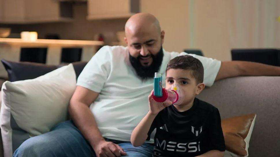 جاسم اپنے والد کے ساتھ