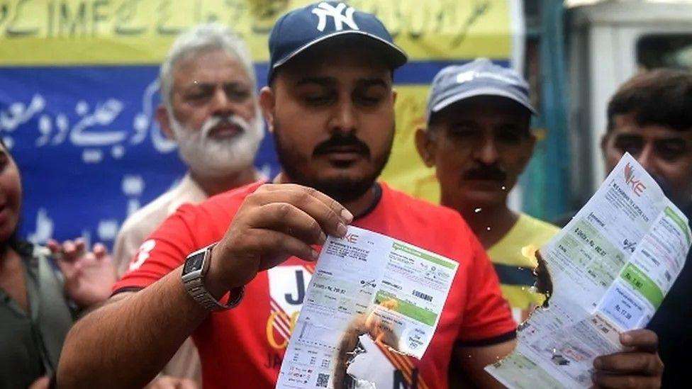 کراچی میں بجلی بل میں اضافے کے خلاف احتجاج