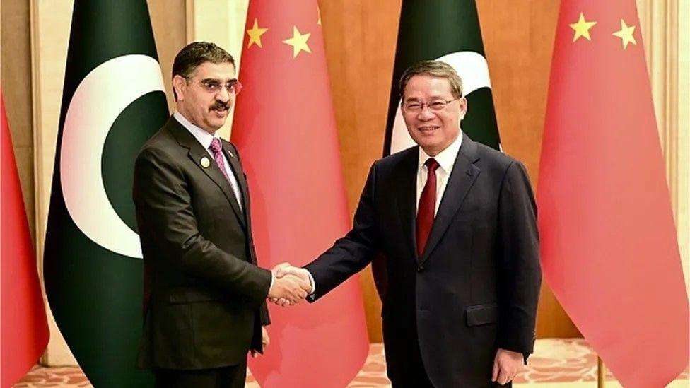 پاکستان کے نگراں وزیر اعظم اور چینی وزیر اعظم