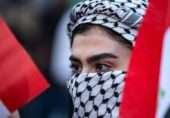 کوفیہ: فلسطینی مزاحمت کی شناخت بننے والا رومال کیا ہے اور یہ اتنا مشہور کیسے ہوا؟