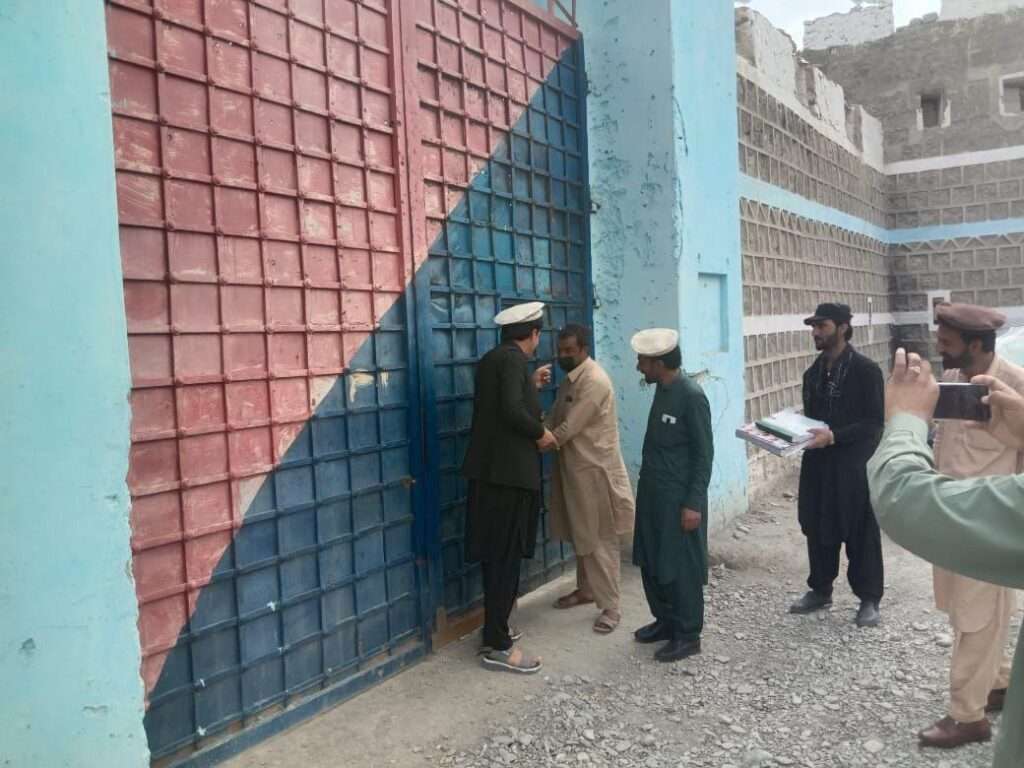 پولیس اہلکاروں کا الزام ہے کہ انھیں قوانین کے تحت حاصل اپنے اختیارات استعمال کرنے کی اجازت نہیں دی جارہی ہے