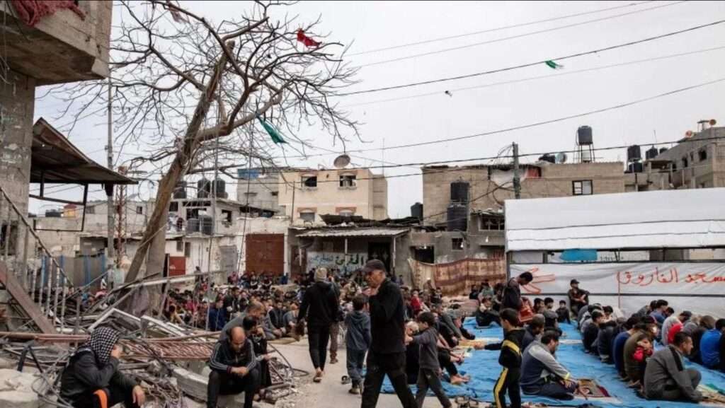 اس وقت رفح میں تقریبا 10 لاکھ بے گھر فلسطینی موجود ہیں