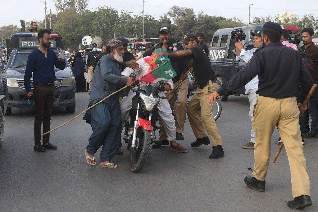 پی ٹی آئی کریک ڈاؤن