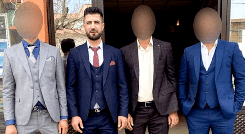 بچھو اپنے بھائیوں کے ساتھ